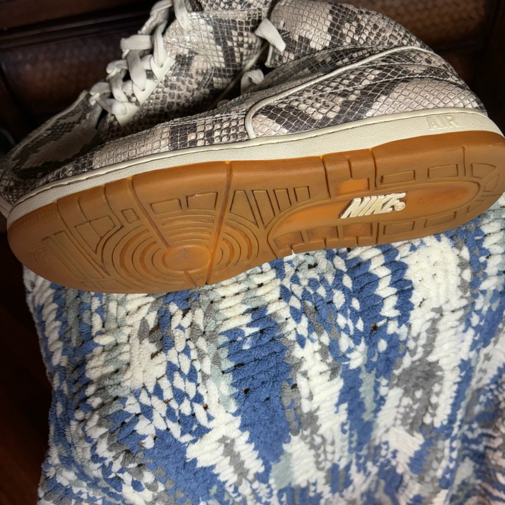 Nike - Picture 3 of 4